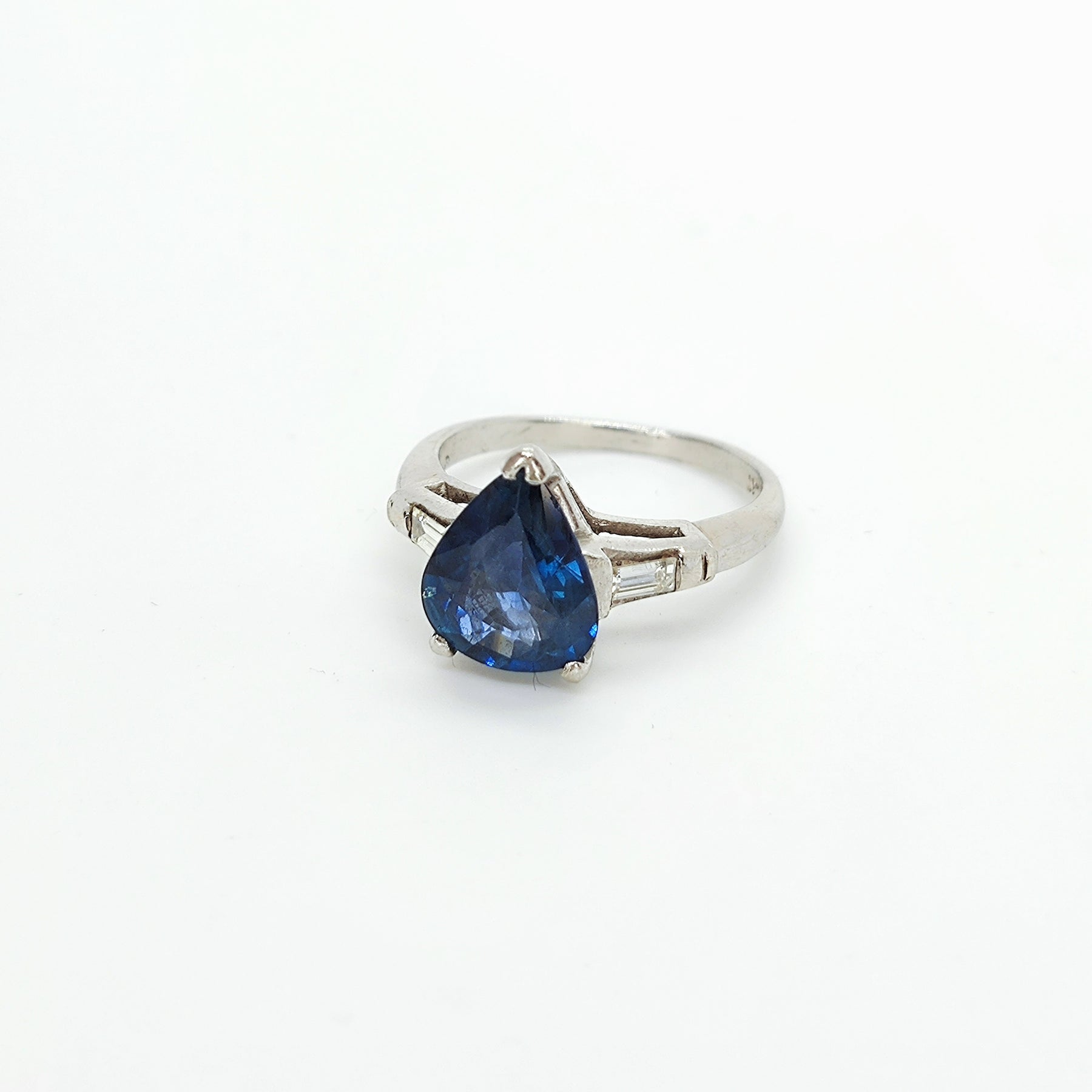 Anillo Platino Gota de Zafiro