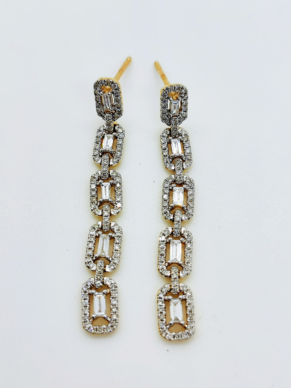 Aros Eslabones Oro Amarillo 18 Kilates Brillantes corte Brillante y Corte Baguette