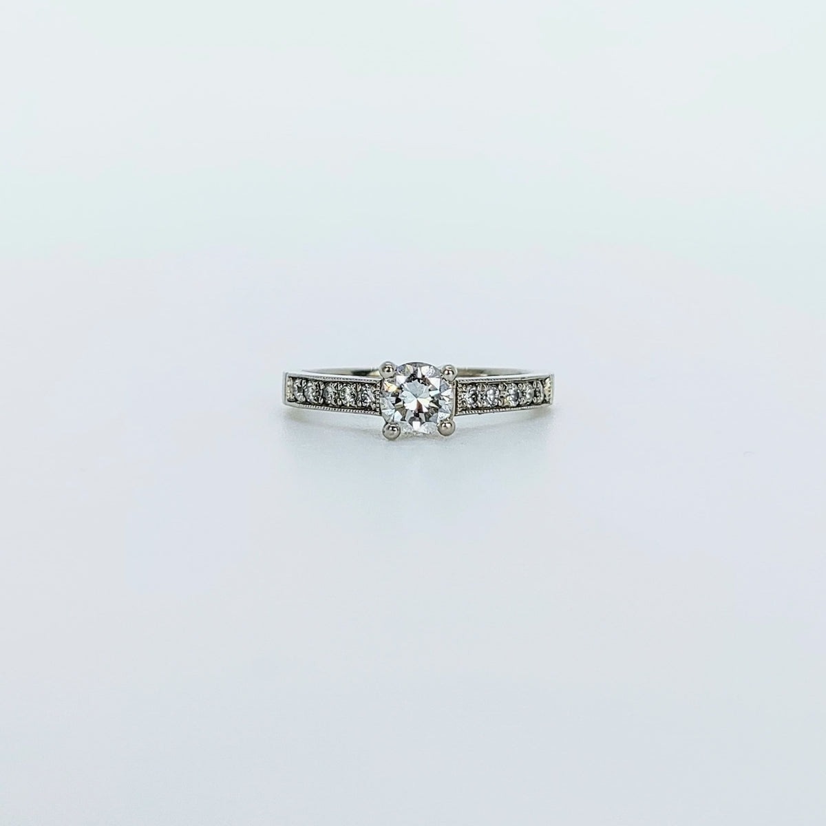 Anillo Solitario Oro Blanco 18 Kilates Riel 55 Puntos