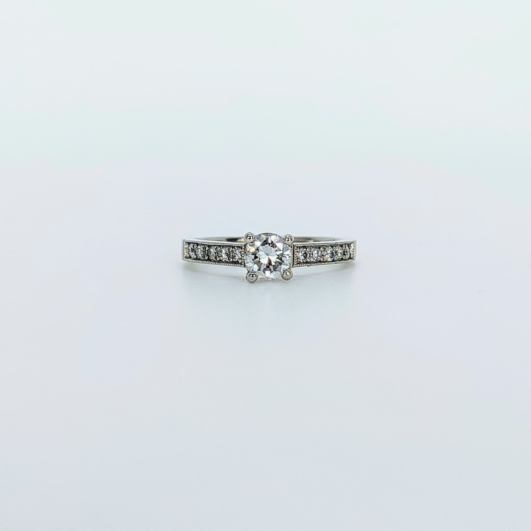 Anillo Solitario Oro Blanco 18 Kilates Riel 55 Puntos
