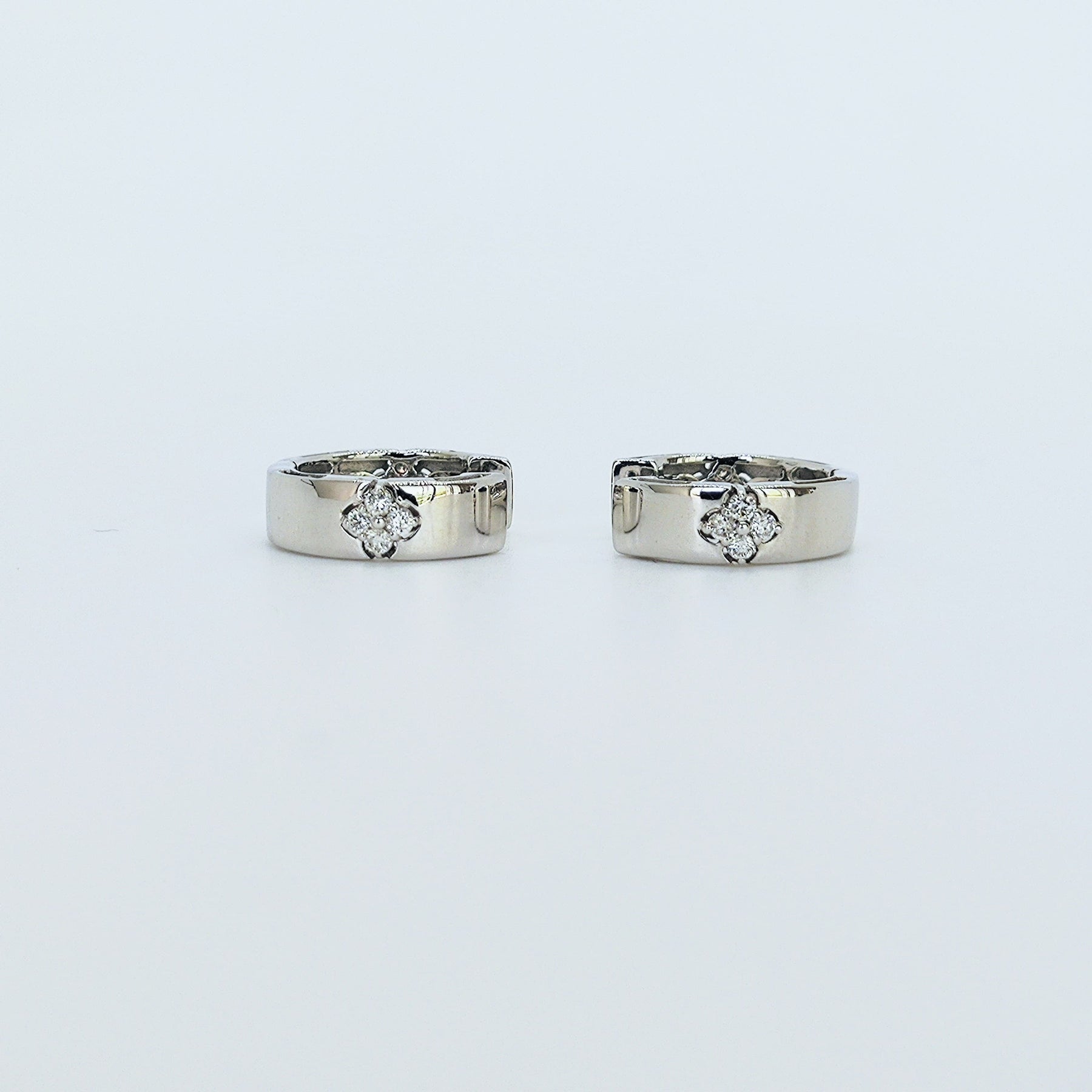Aros Oro Blanco 18K Doble Flores de Brillantes