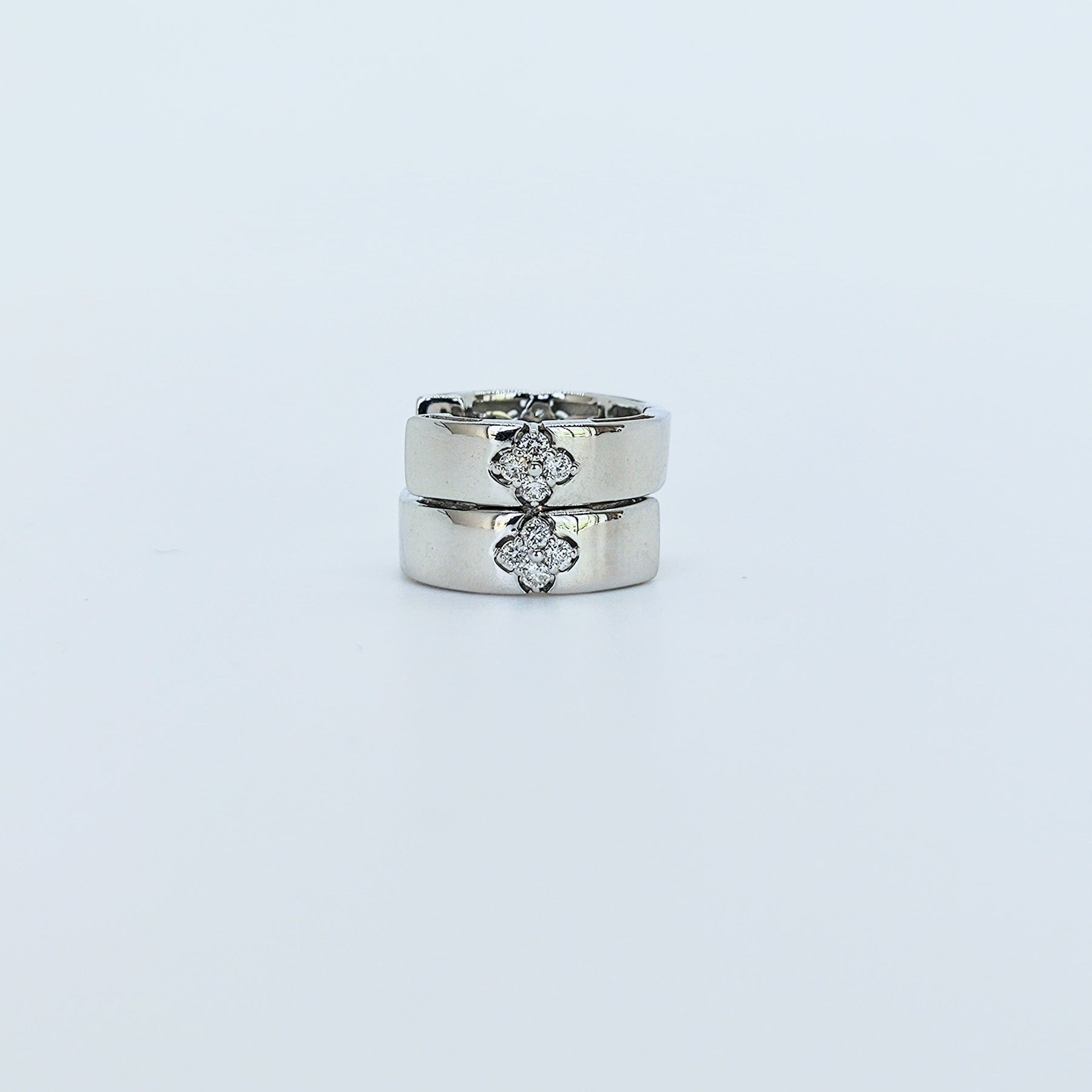 Aros Oro Blanco 18K Doble Flores de Brillantes