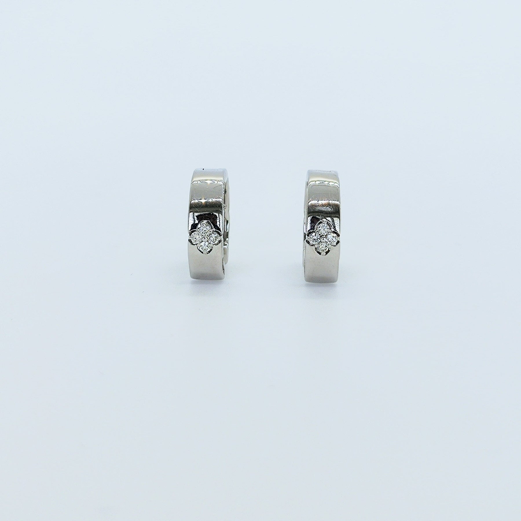 Aros Oro Blanco 18K Doble Flores de Brillantes