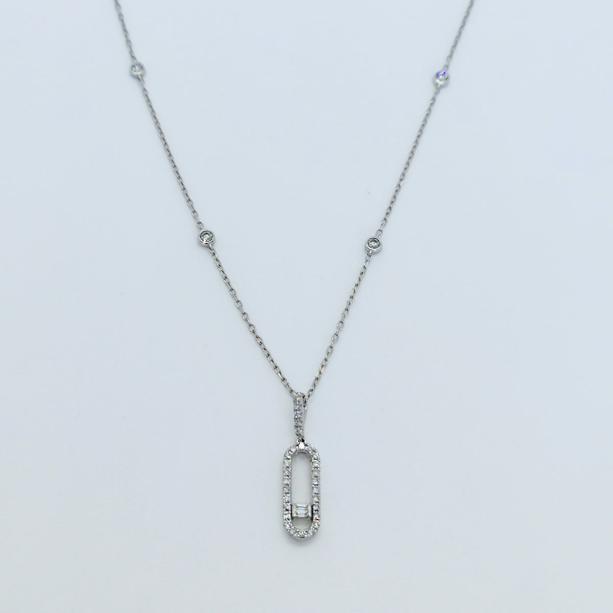 Collar Oro Blanco 18K Brillantes Ovalado