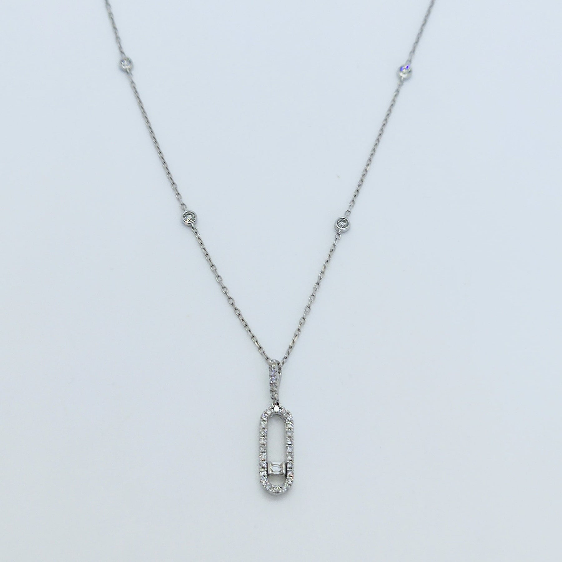 Collar Oro Blanco 18K Brillantes Ovalado
