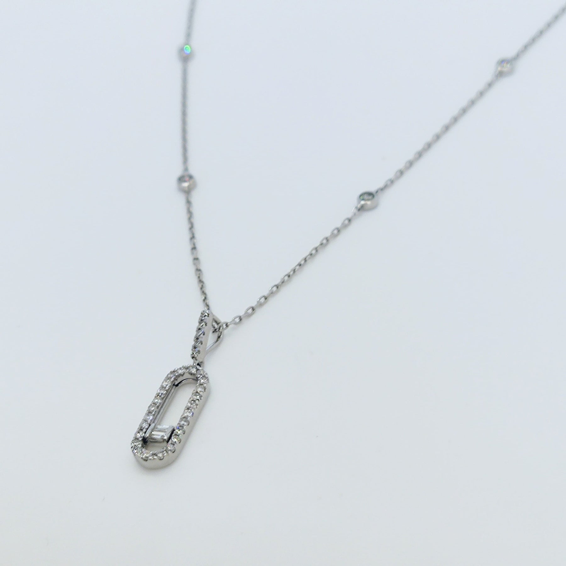 Collar Oro Blanco 18K Brillantes Ovalado