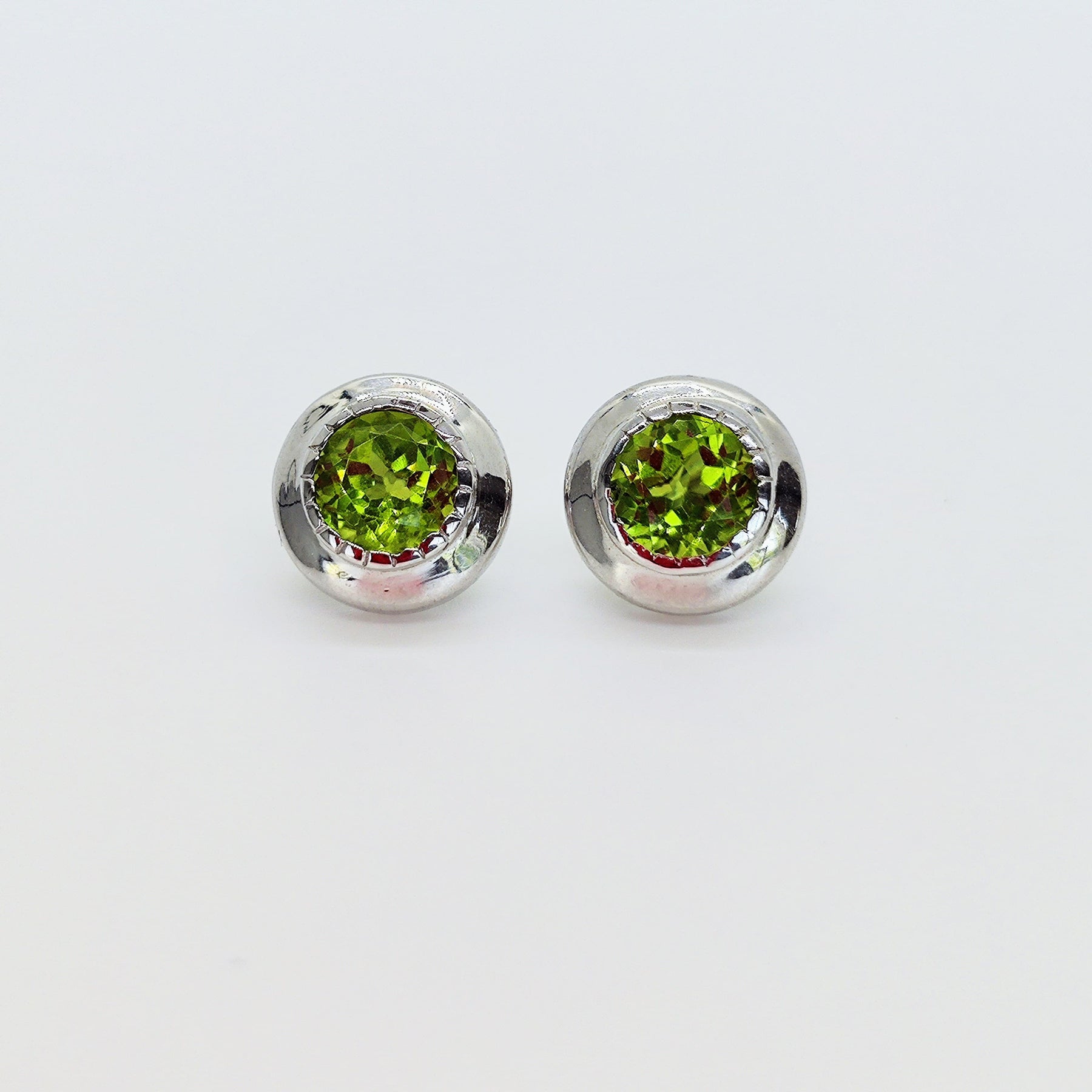 Aros Redondos Plata Rodinada y Peridoto