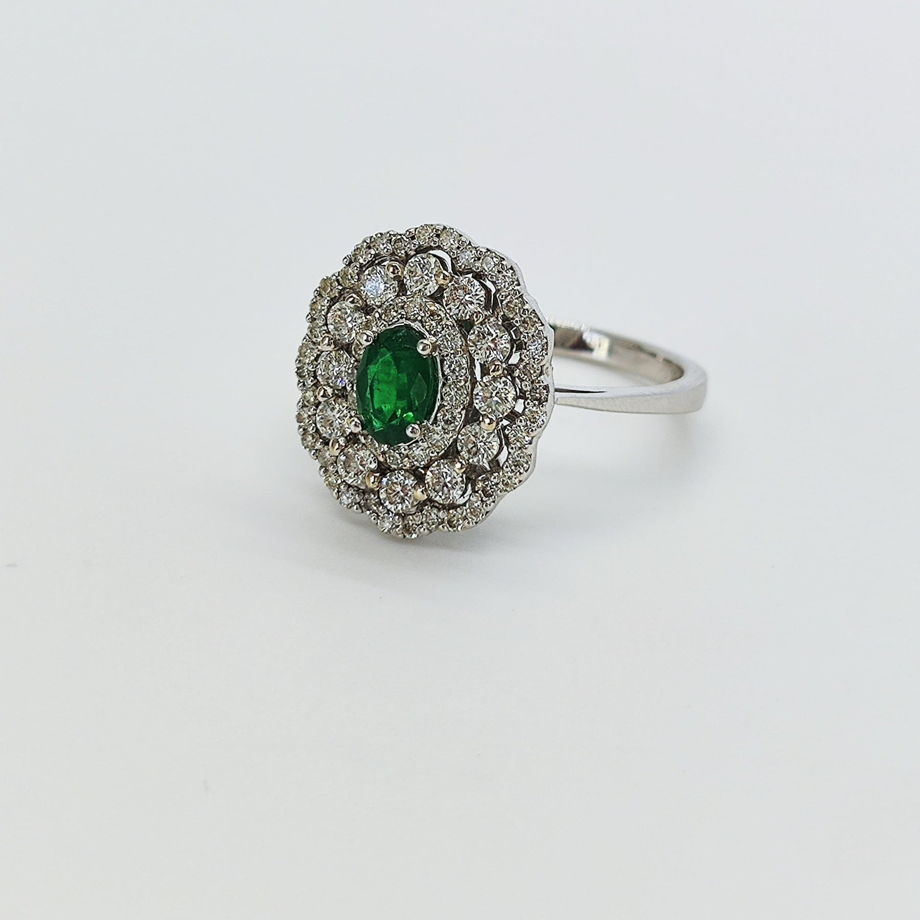 Anillo Roseta Esmeralda Oro Blanco