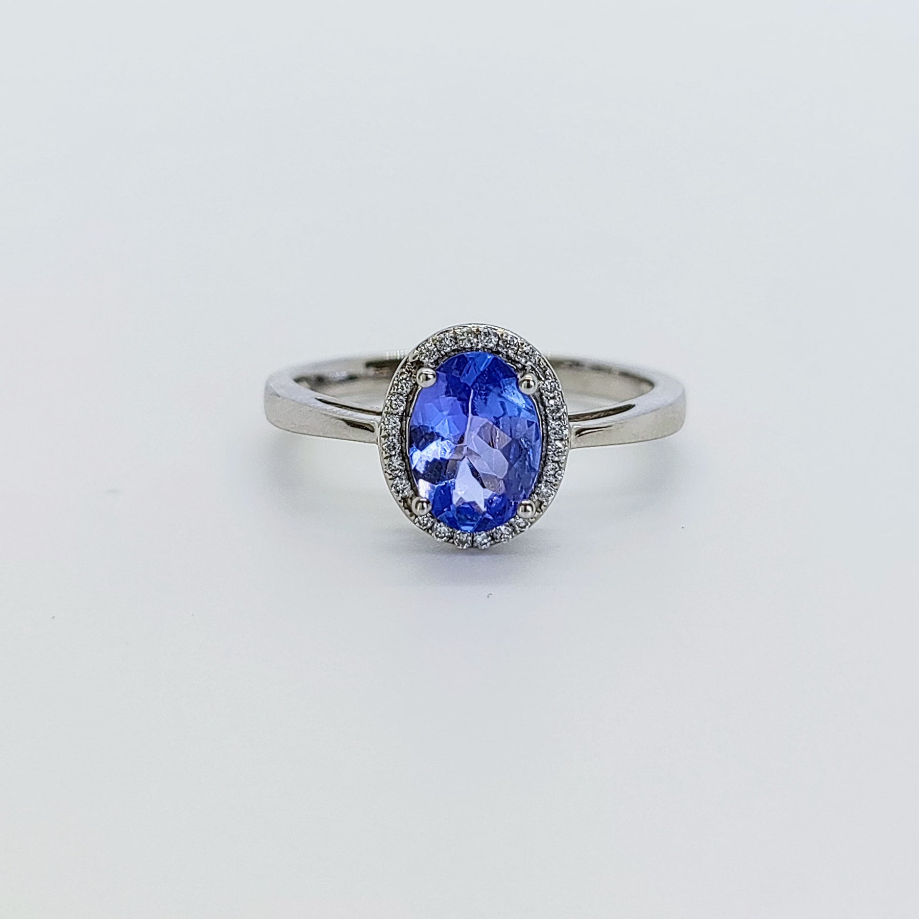 Anillo Tanzanita Oro Blanco y Brillantes