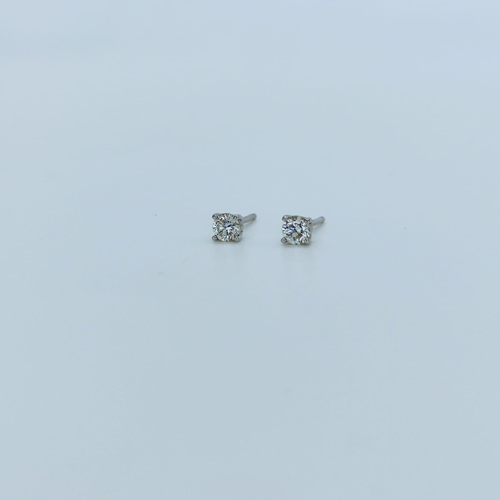 Aros Punto de Luz Oro Blanco 18K 0,20Ct