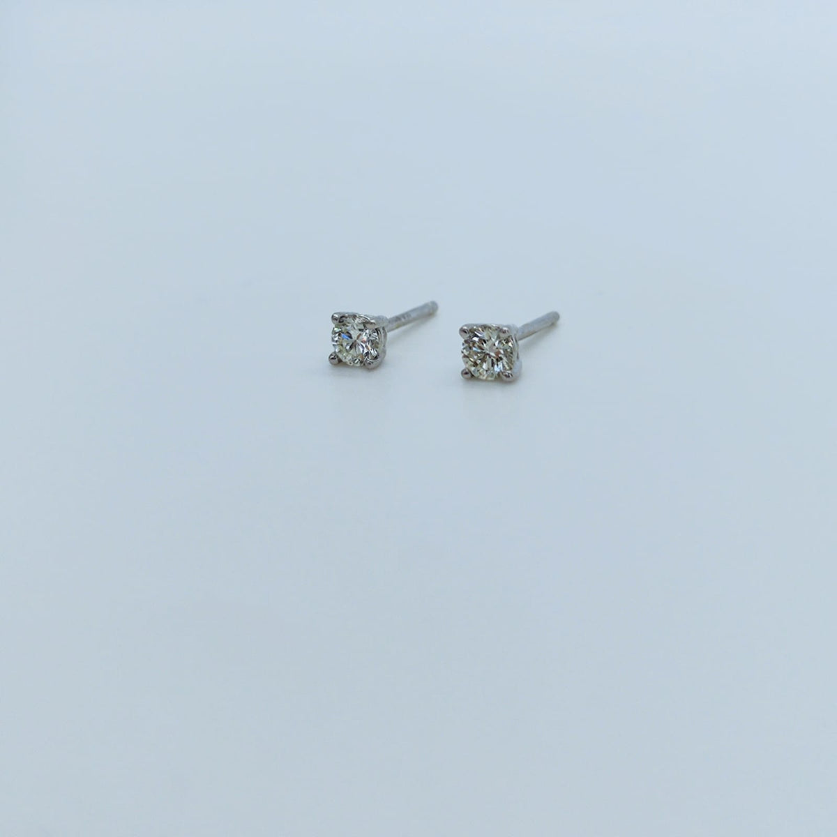 Aros Punto De Luz Oro Blanco 18K 0,30Ct