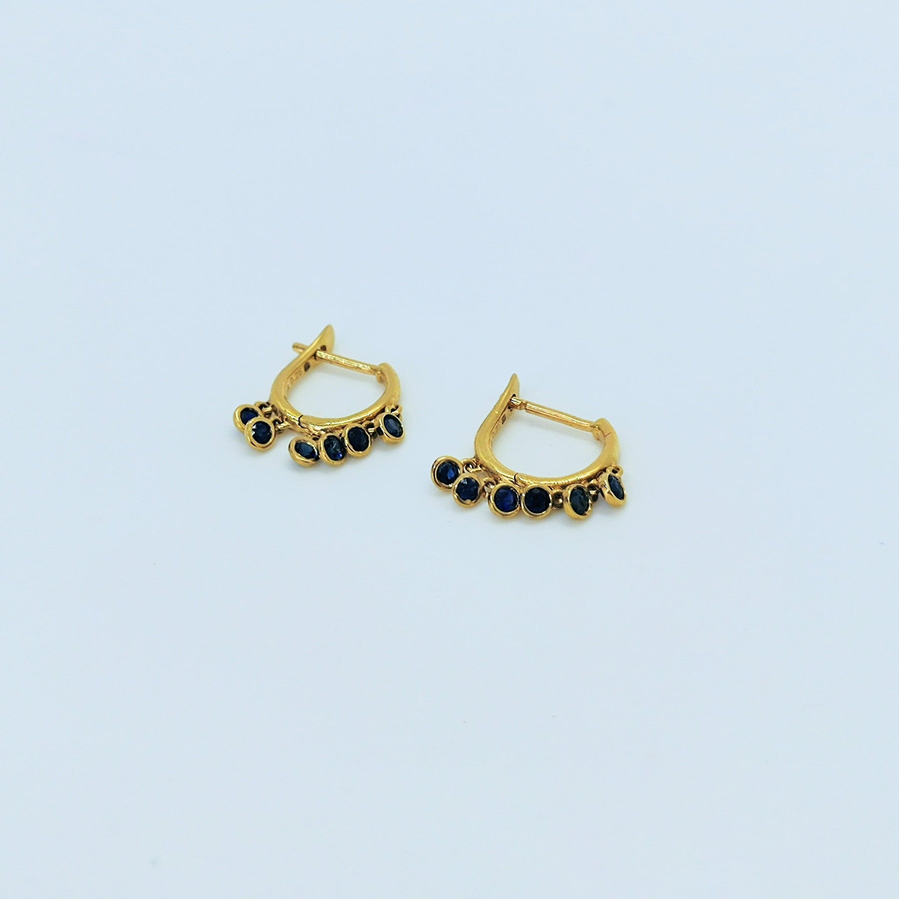 Argollas Cascada Oro Amarillo 18K Zafiros
