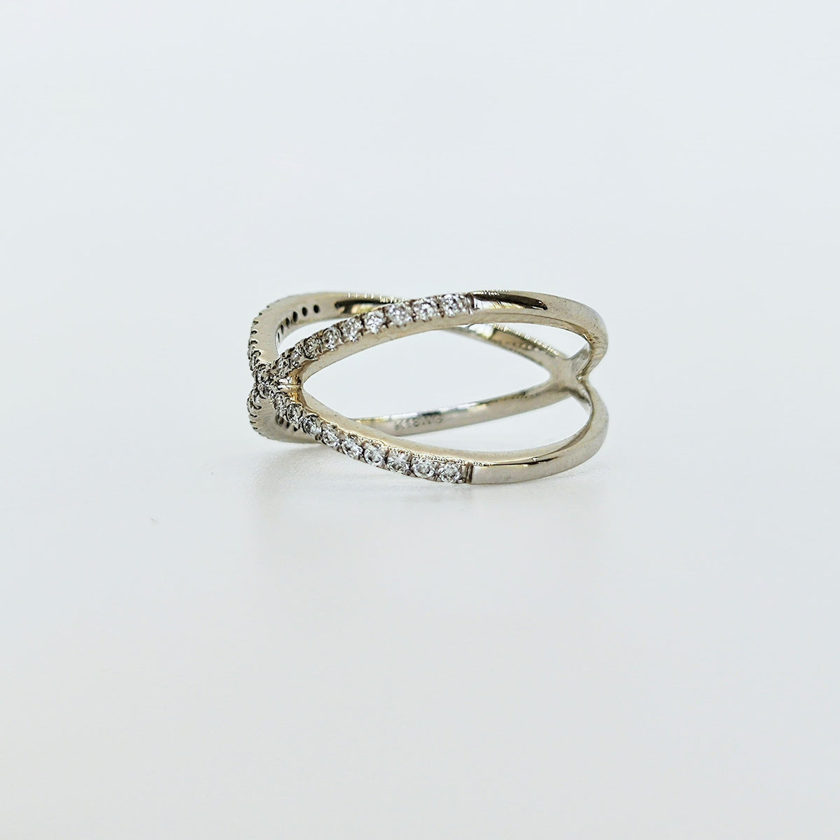 Anillo Cruzado Oro Blanco Brillantes