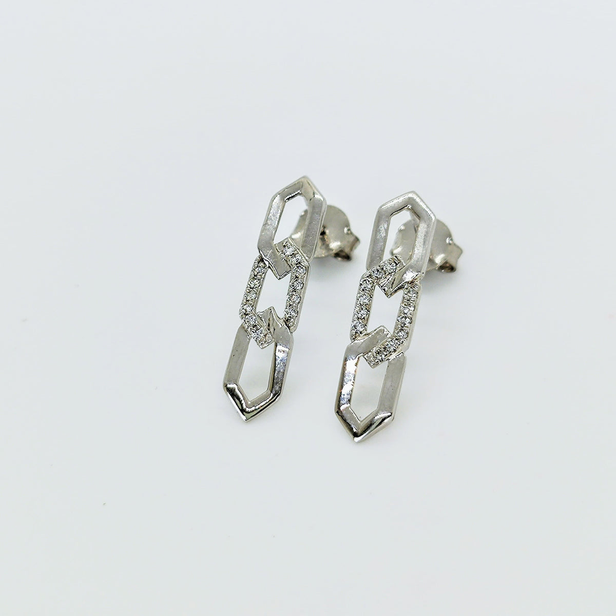 Aros Eslabones Moderno y Diamantes Oro Blanco 18K