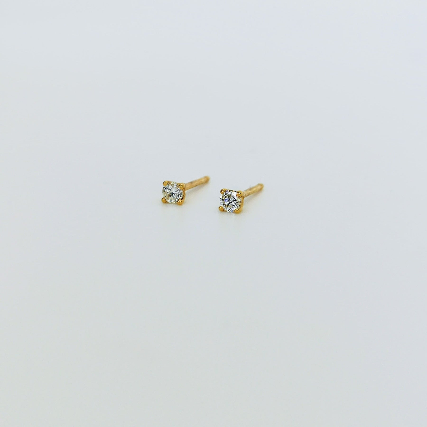Aros Punto de Luz Oro Amarillo 18K 0,10Ct