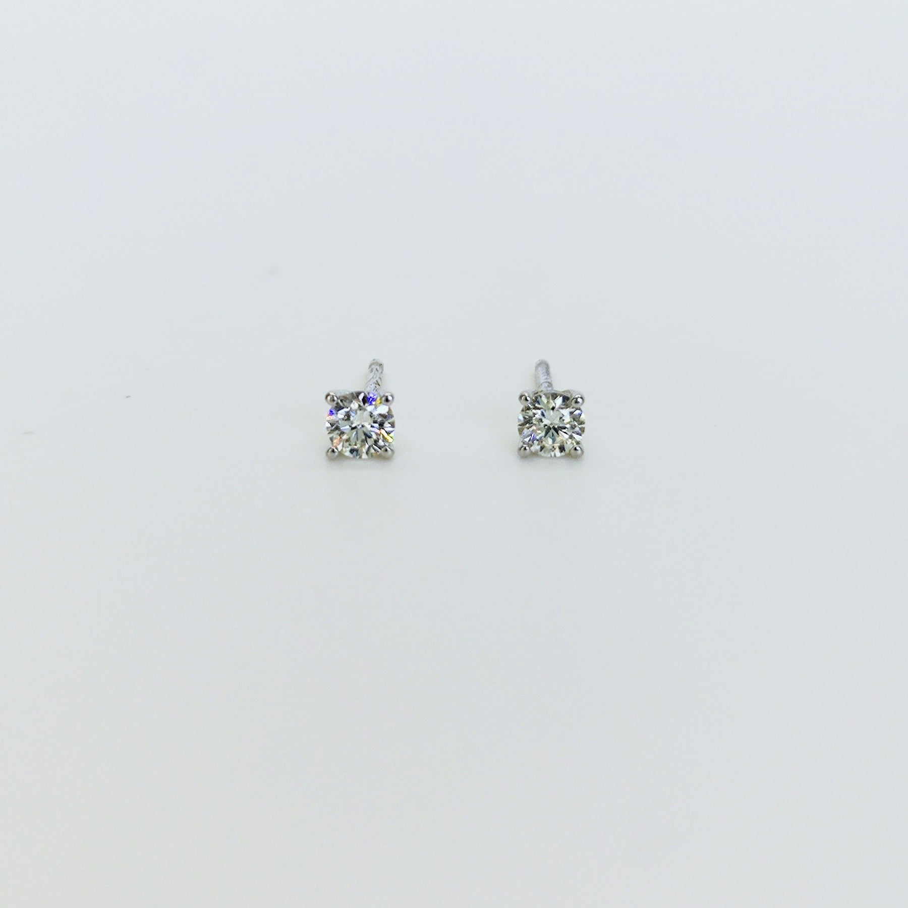 Aros Punto de Luz Oro Blanco 18K 0,25Ct