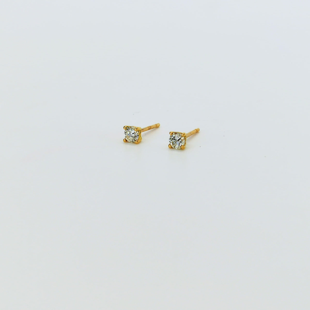 Aros Punto de Luz Oro Amarillo 18K 0,25Ct