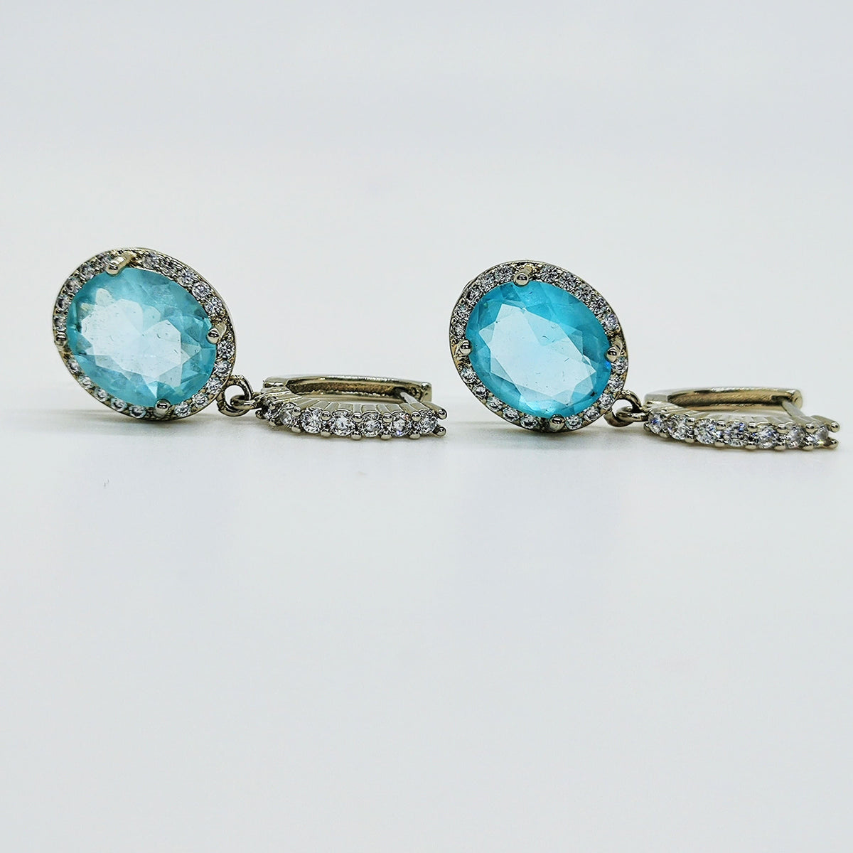 Aros Topacio Redondo Plata Rodinada con Circones