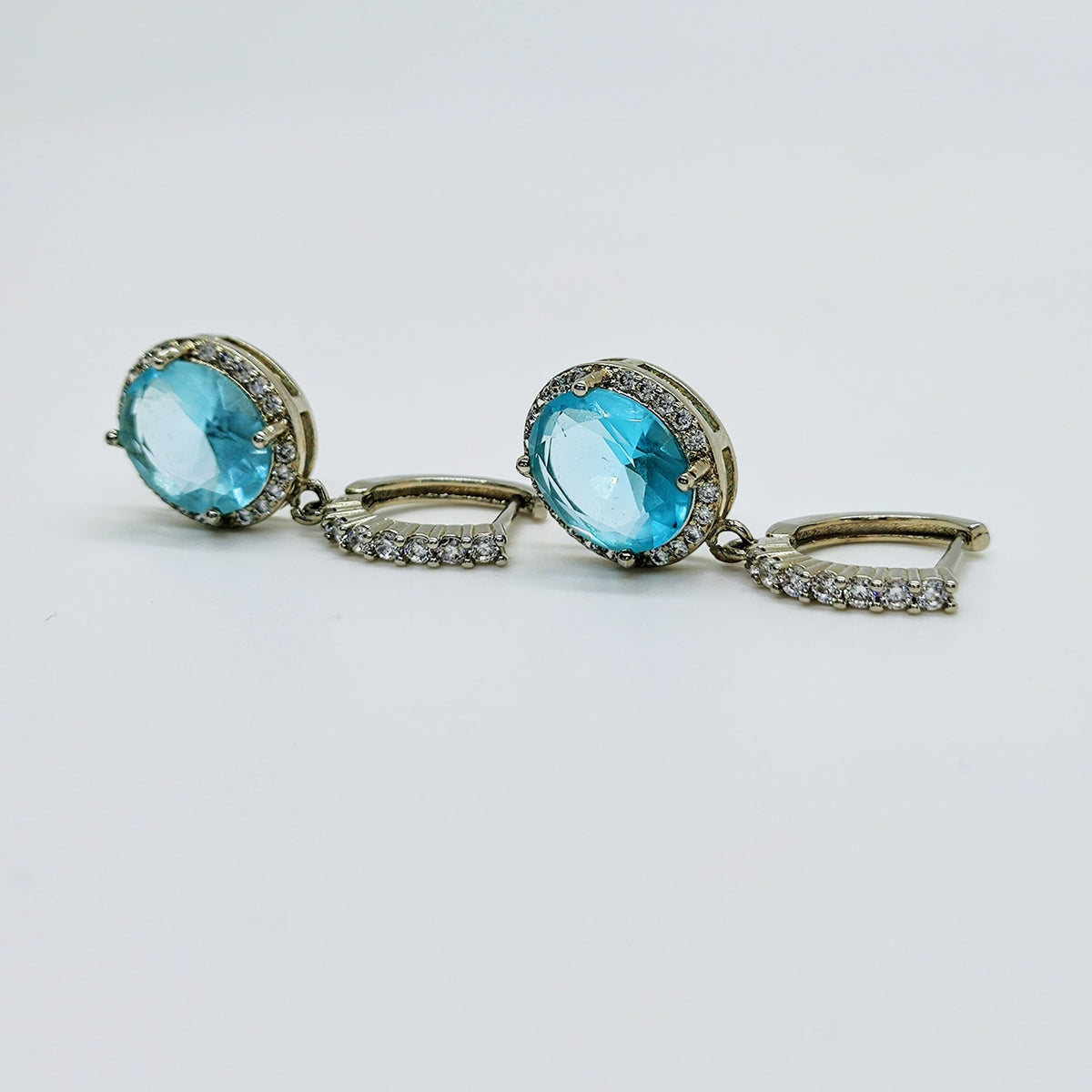 Aros Topacio Redondo Plata Rodinada con Circones