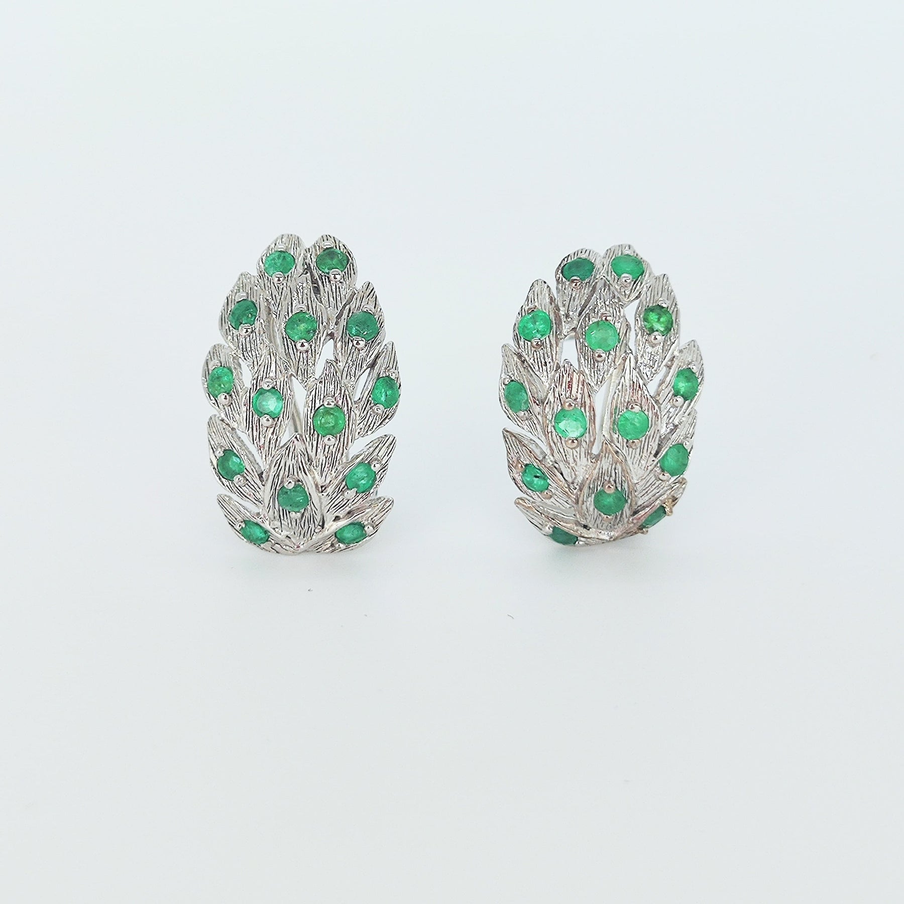 Aros Diseño Hojas de Esmeralda en Plata Rodinada