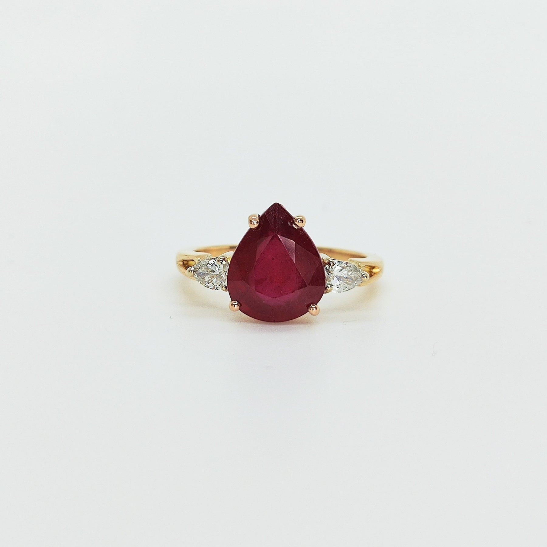 Anillo Rubí Corte Pera Brillantes Navette