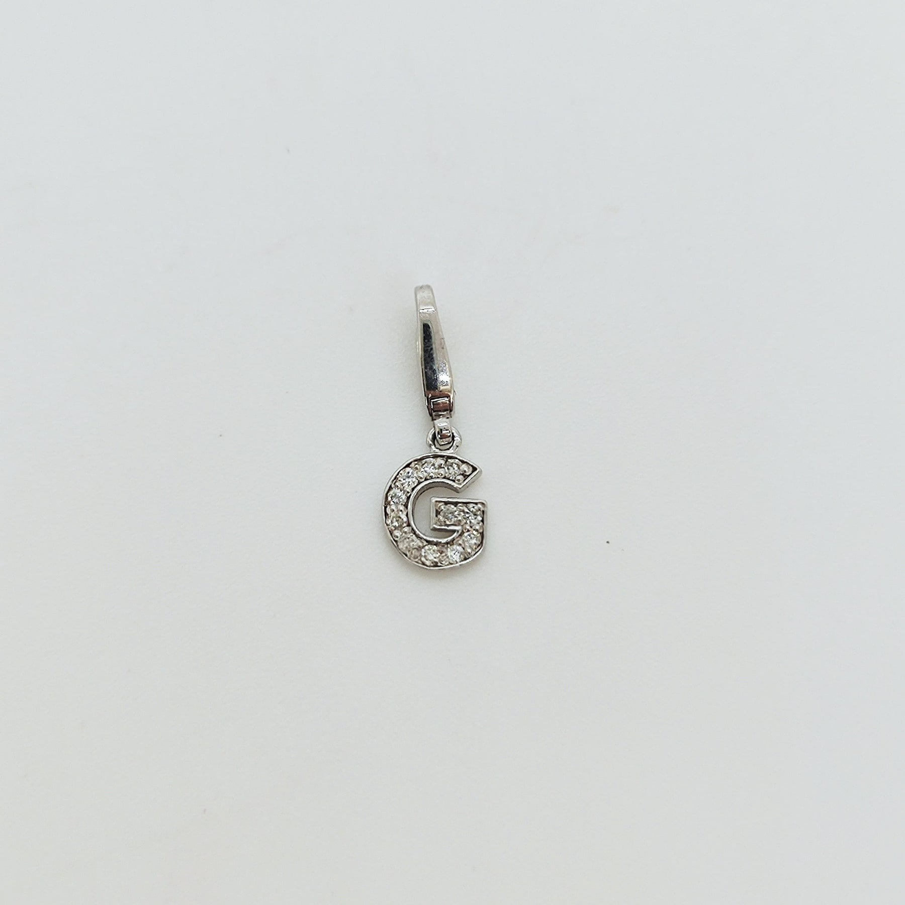 Charm Letra G Oro Blanco Y Brillantes