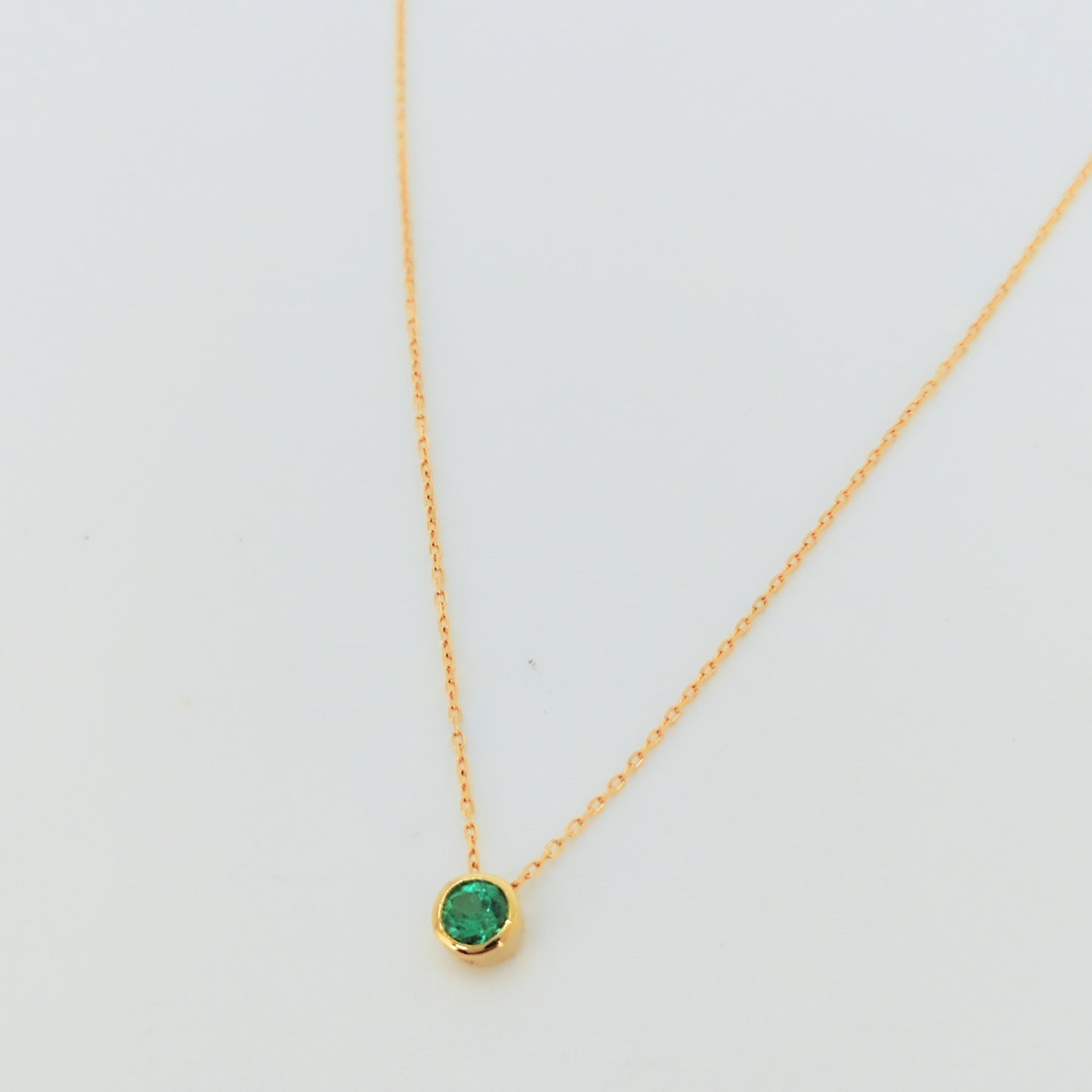 Punto De Luz Esmeralda Oro Amarillo 18K