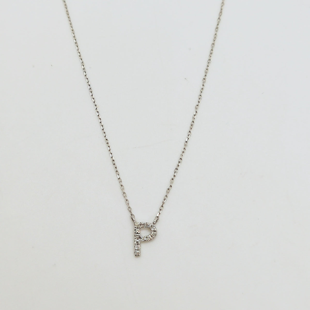 Collar Letra "P" Oro Blanco 18K y Diamantes