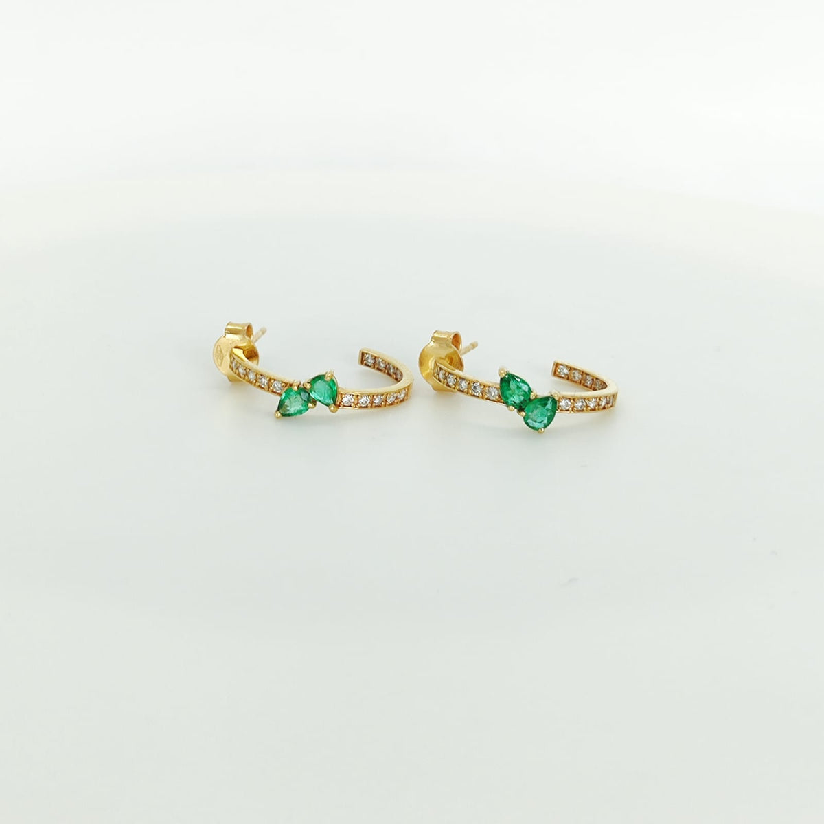 Aros Tu Y Yo Oro Amarillo 18K Brillantes Y Esmeraldas