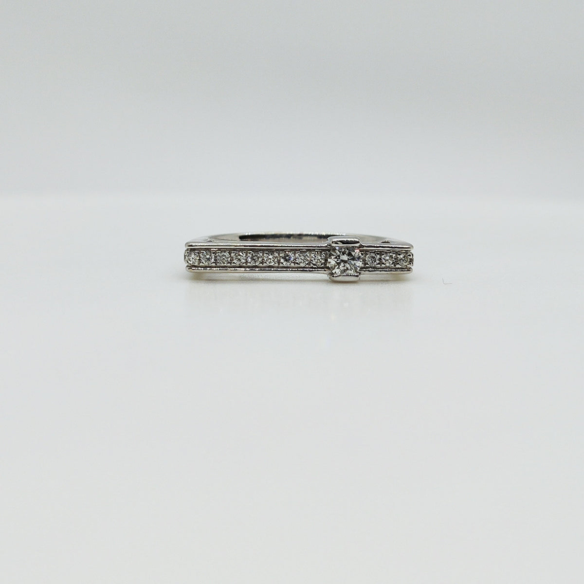 Anillo Cintillo Cuadrado Oro Blanco 18K