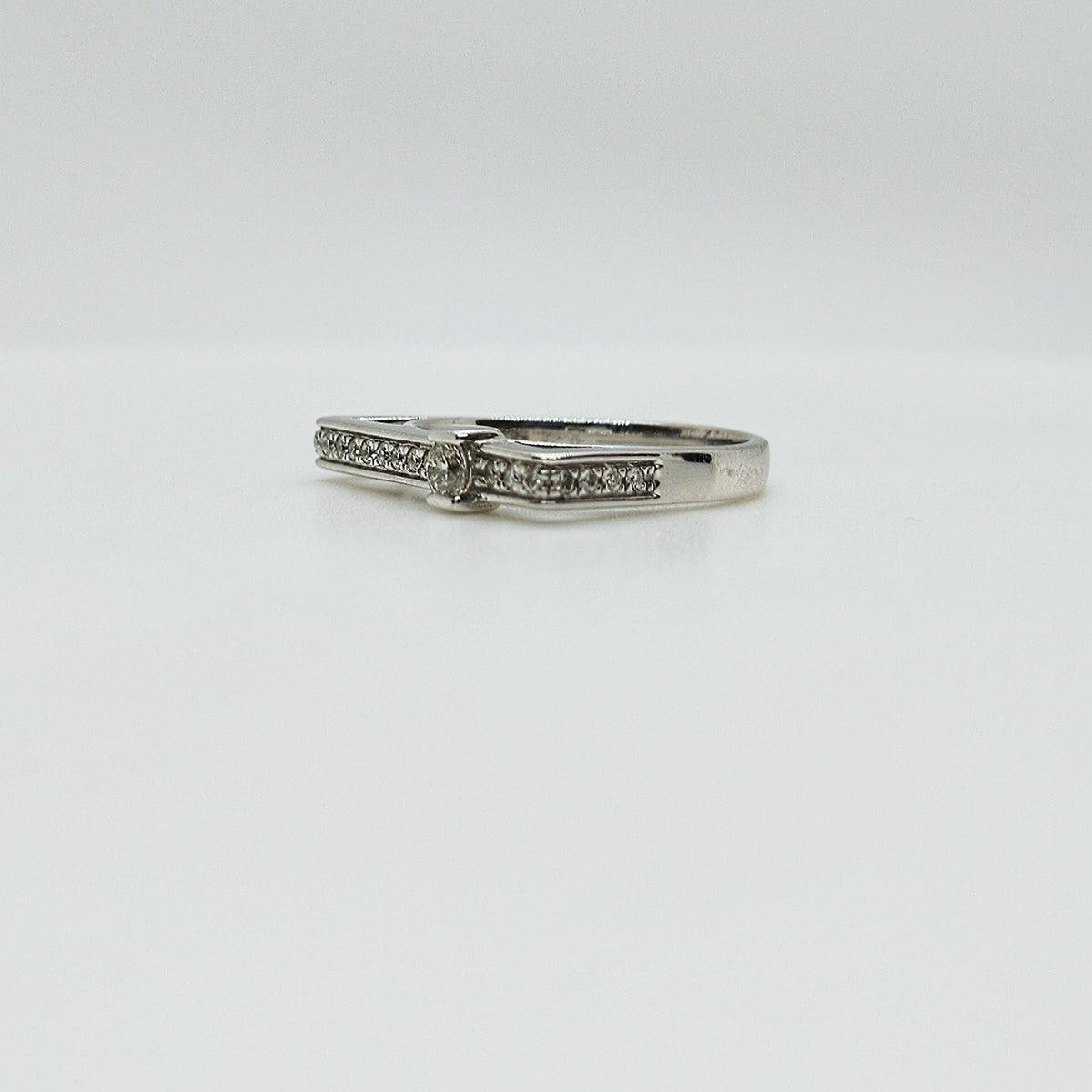 Anillo Cintillo Cuadrado Oro Blanco 18K