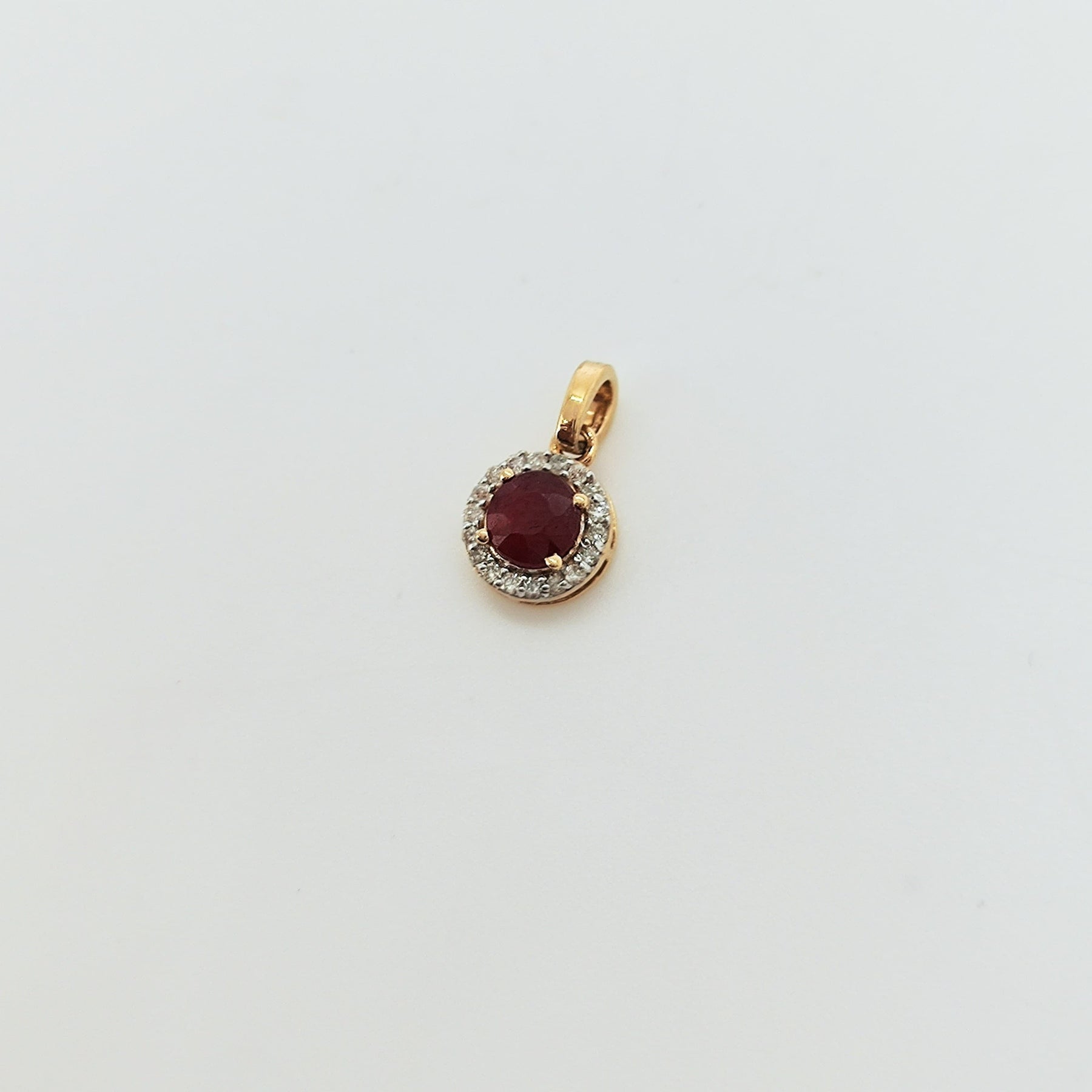 Colgante Oro Amarillo 18K Redondo Rubí Y Brillantes