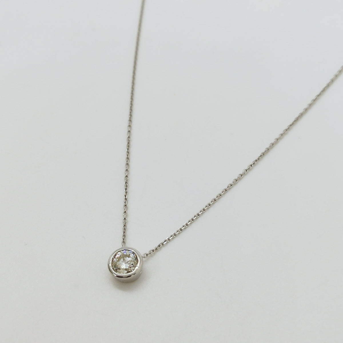 Punto De Luz Bisel 50 Puntos Oro Blanco 18K