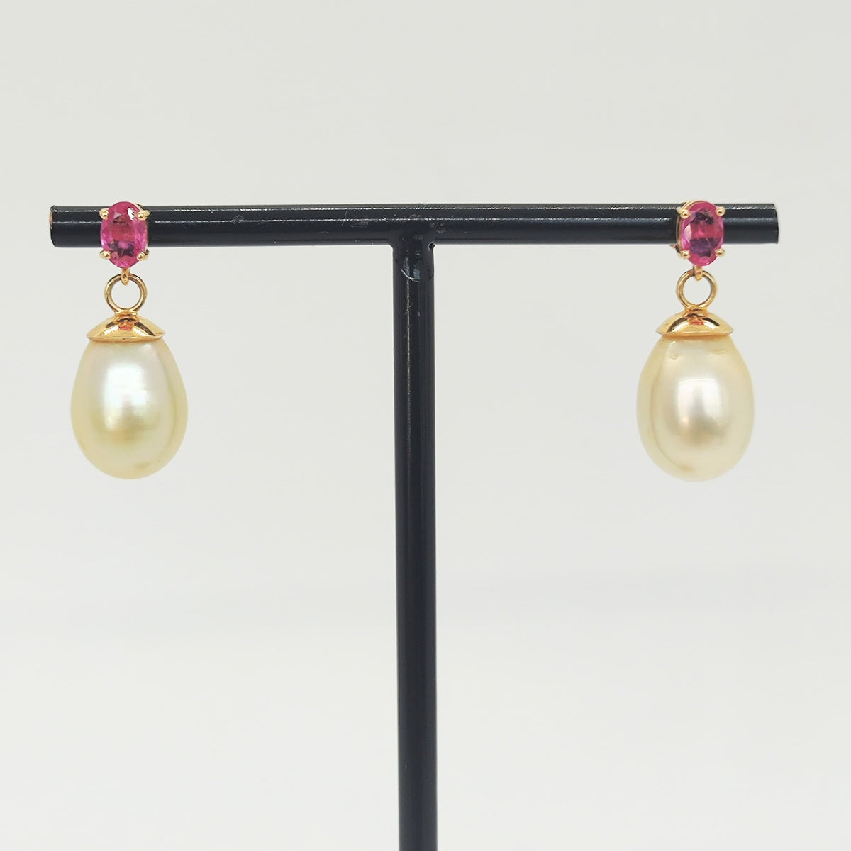 Grande Perlas Barricas En Oro Amarillo 18K Y Zafiros Rosados En Grifas