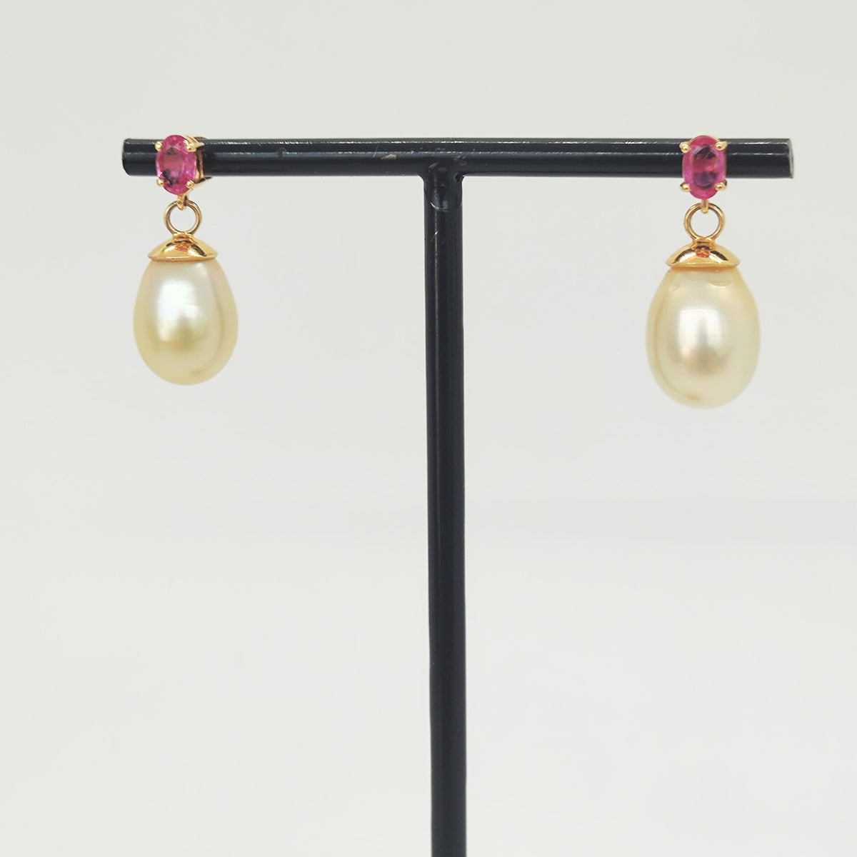 Grande Perlas Barricas En Oro Amarillo 18K Y Zafiros Rosados En Grifas