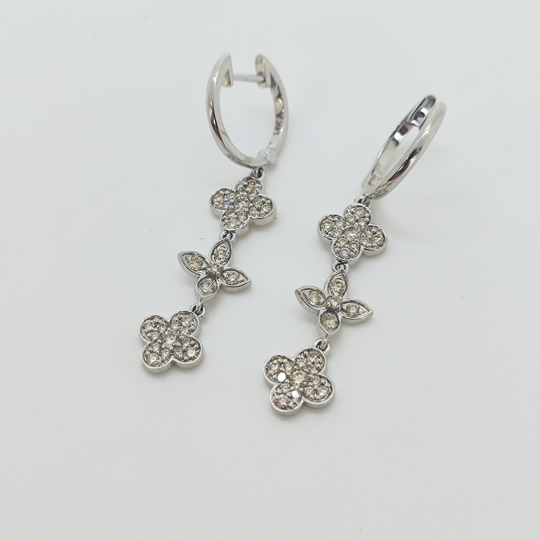 Aros Oro Blanco Flores de Brillantes