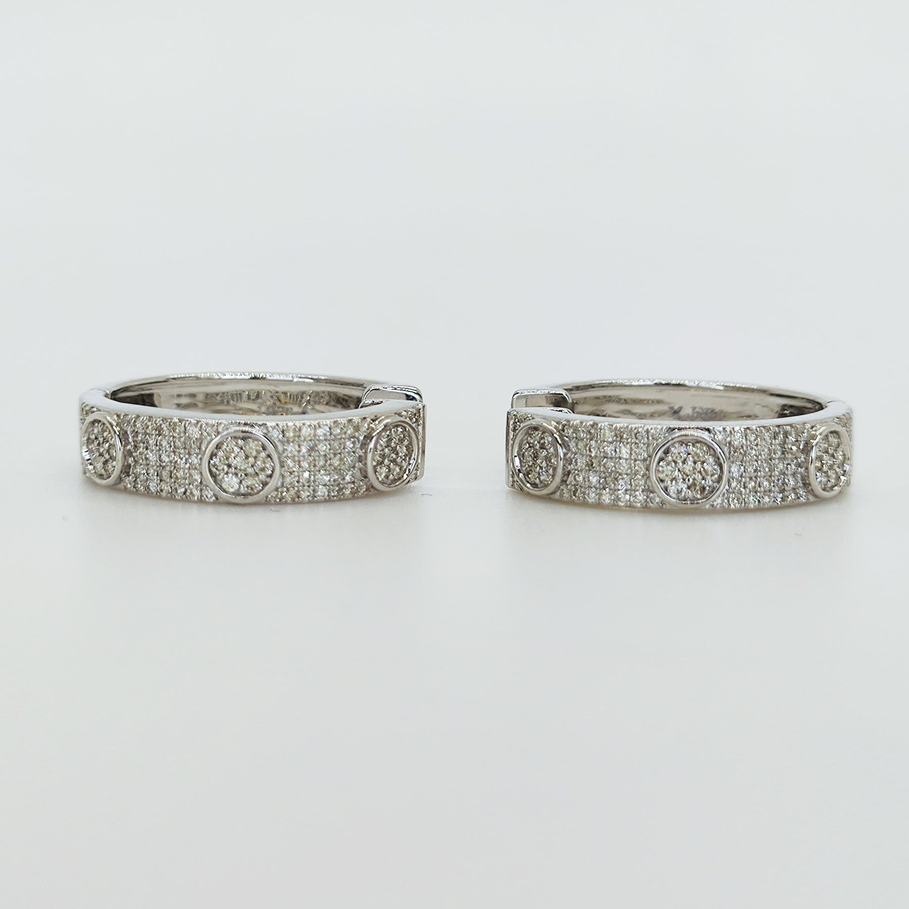 Argollas Oro Blanco Tachas De Brillantes