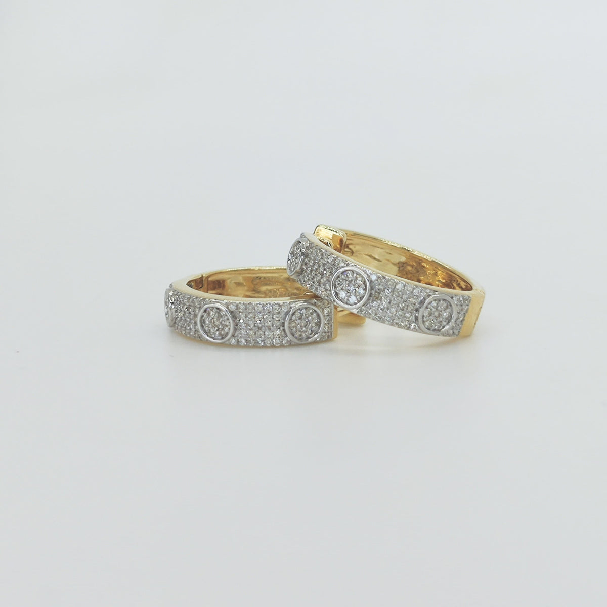 Argollas Oro Amarillo Tachas De Brillantes