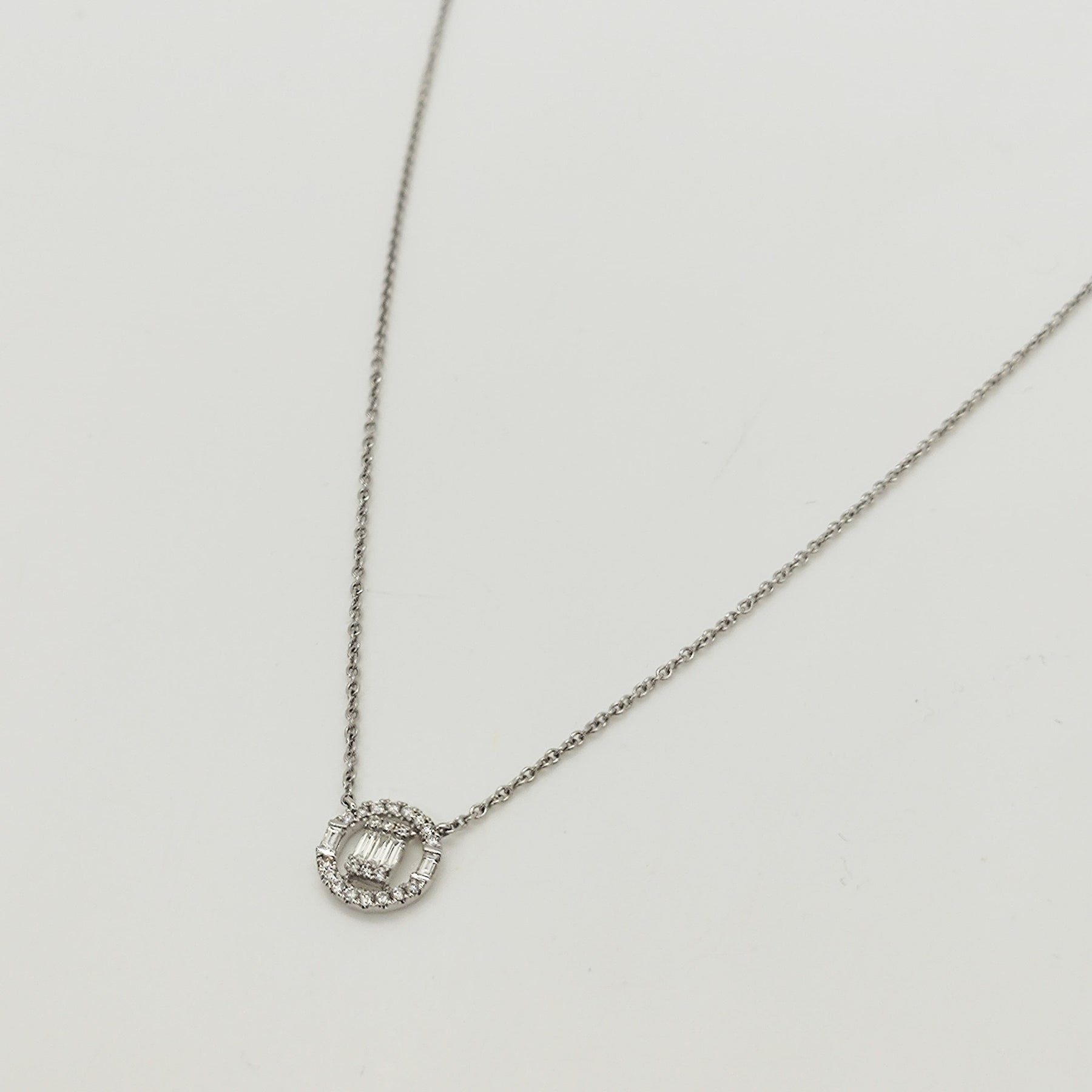Collar Oro Blanco 18K Circular Brillantes Baguette