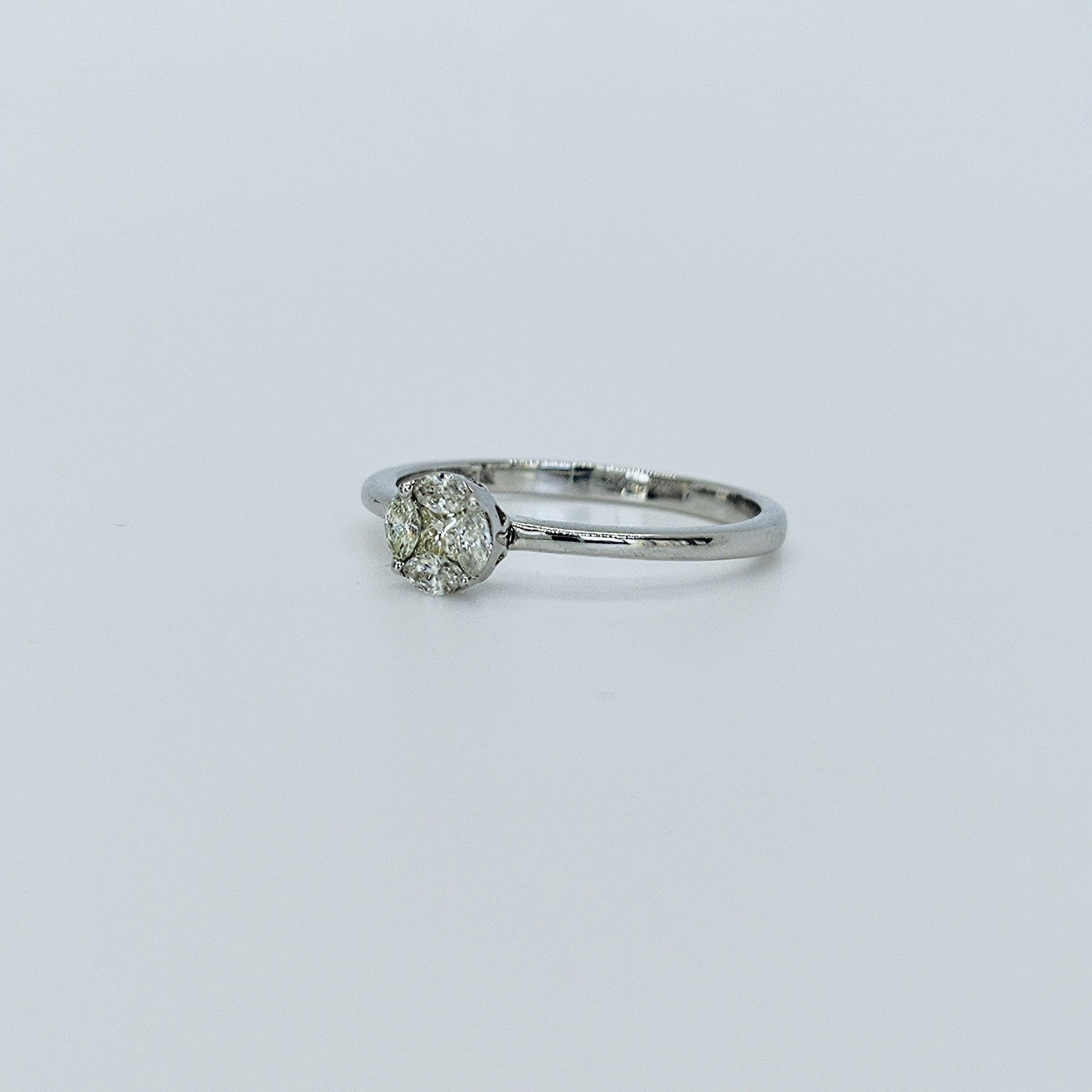 Anillo Oro Blanco 18K Roseta De Brillantes Princess y Navete
