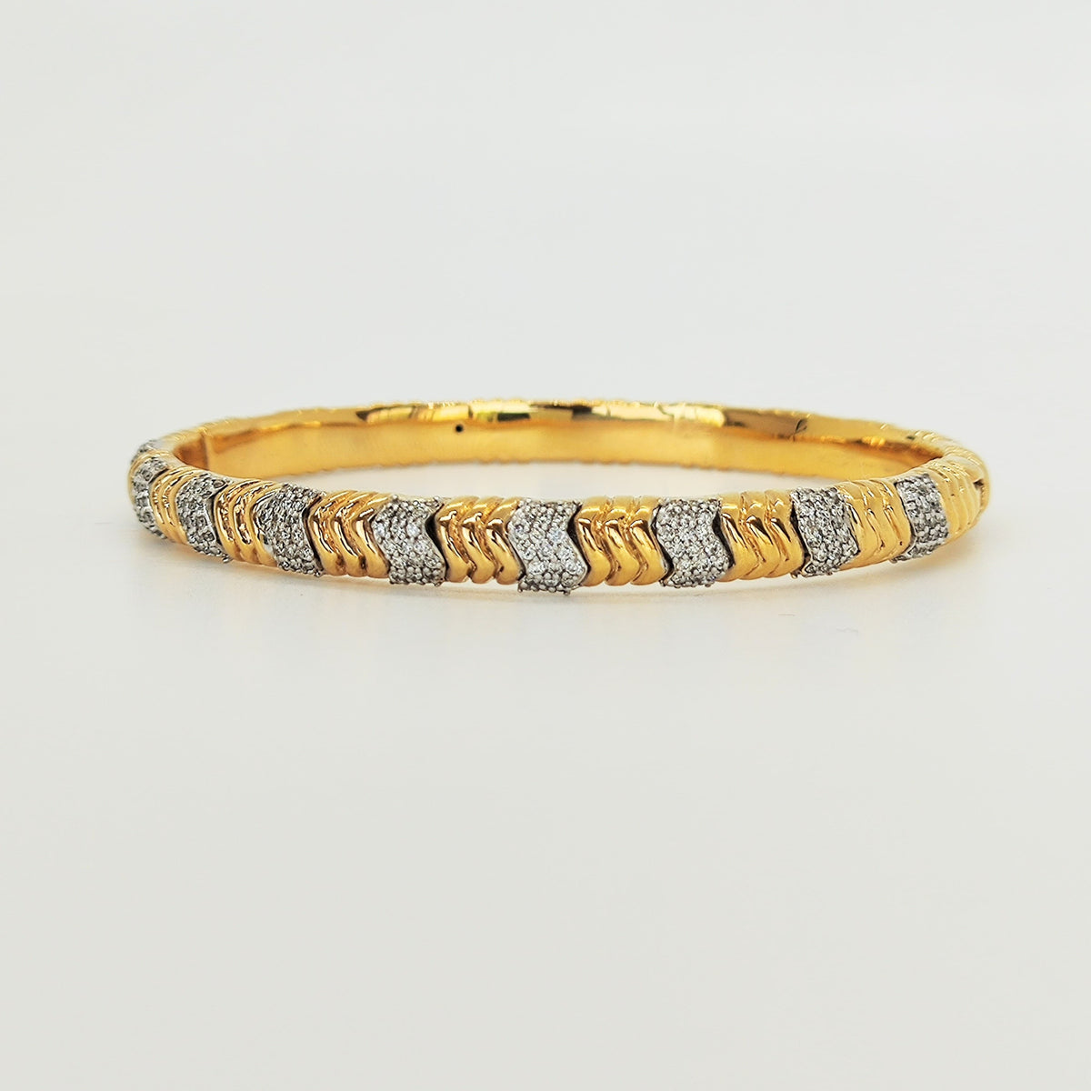 Esclava Textura Oro Amarillo 18K Y Brillantes