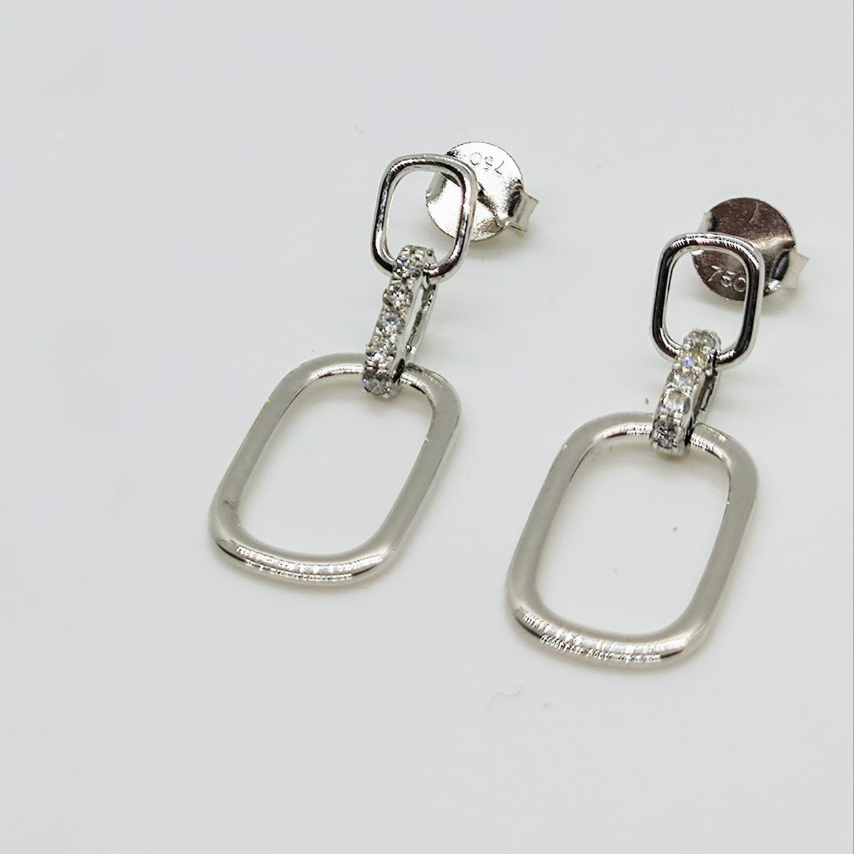 Aros Eslabones Oro Blanco 18K y Brillantes