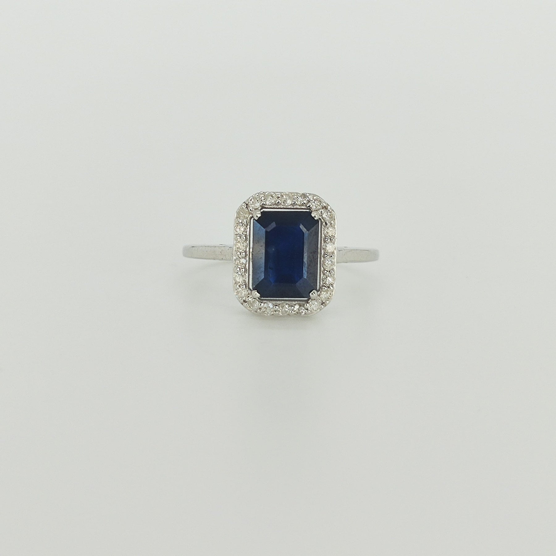 Anillo Oro Blanco Zafiro Rectangular y Brillantes