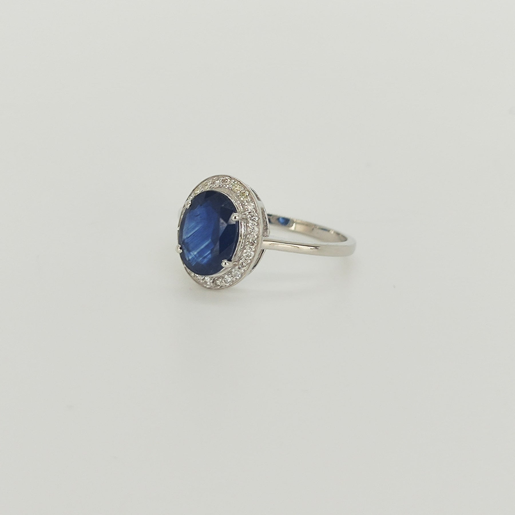 Anillo Oro Blanco 18K Zafiro Corte Oval