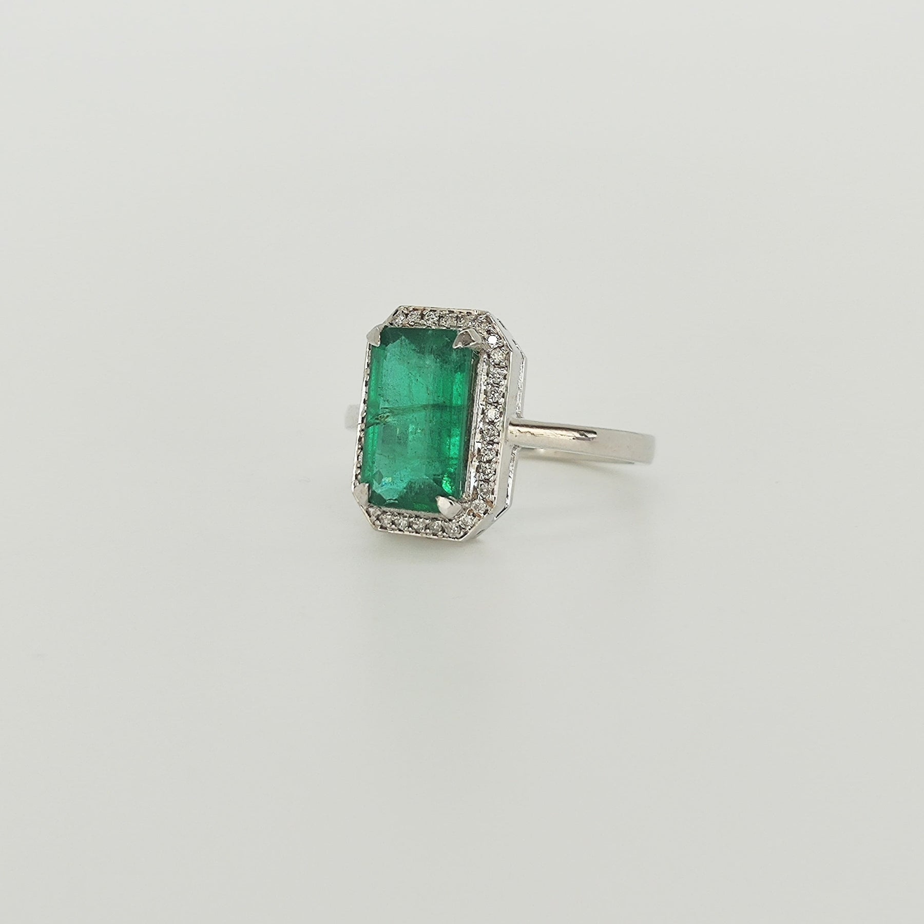 Anillo Oro Blanco 18K Esmeralda Corte Esmeralda