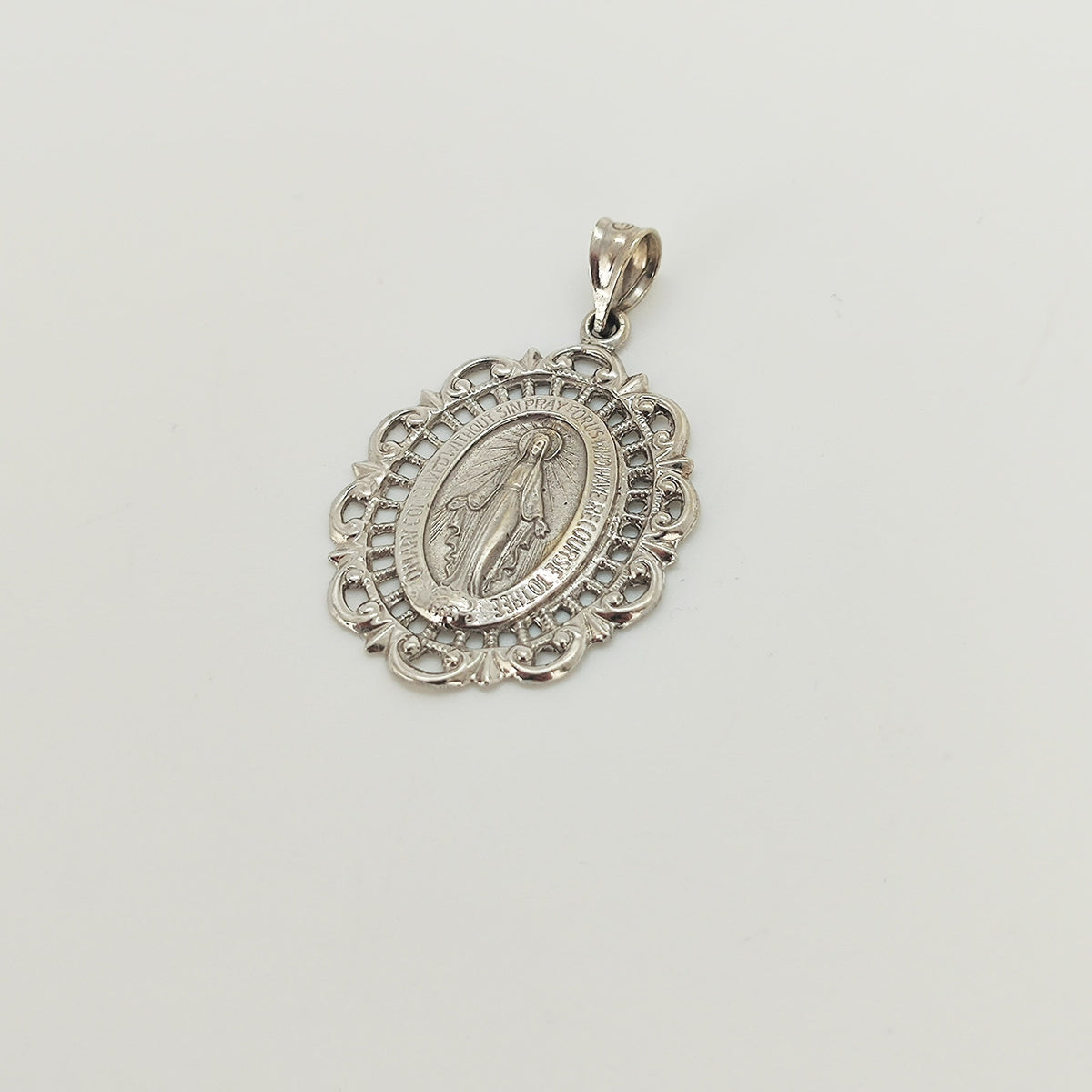 Medalla Virgen De Los Rayos Oro Blanco