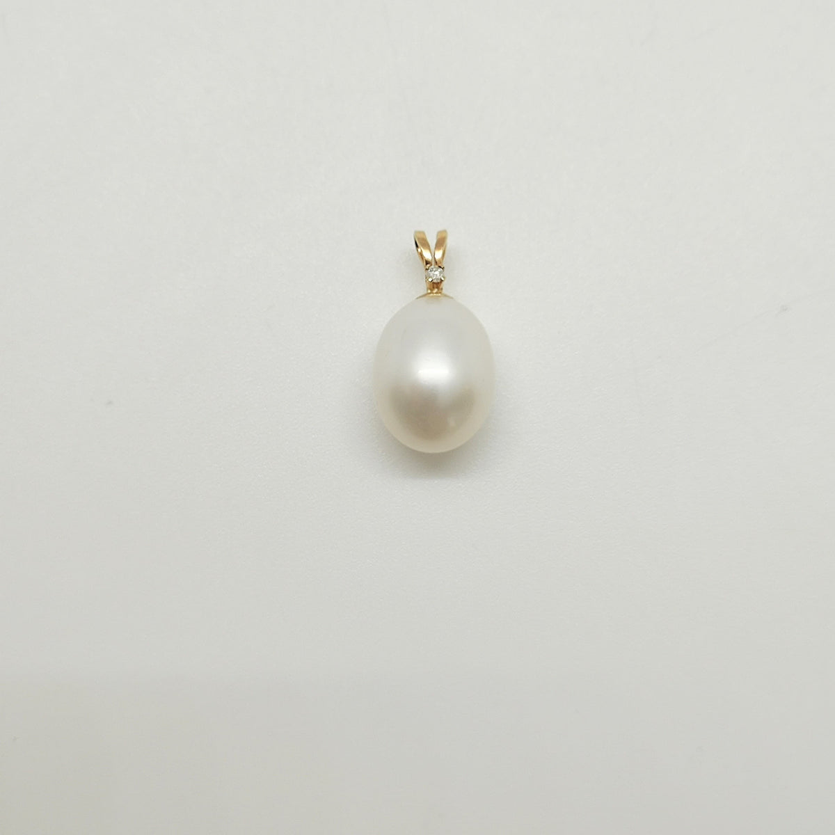 Colgante Perla Cultivada Oro Amarillo y Brillante