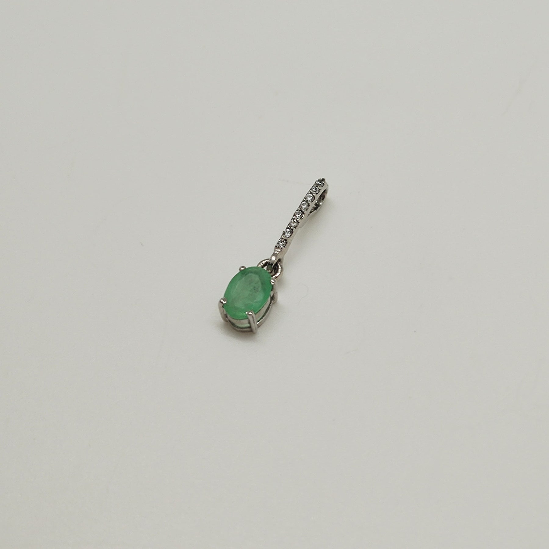 Collar Esmeralda Oval Plata Rodinada