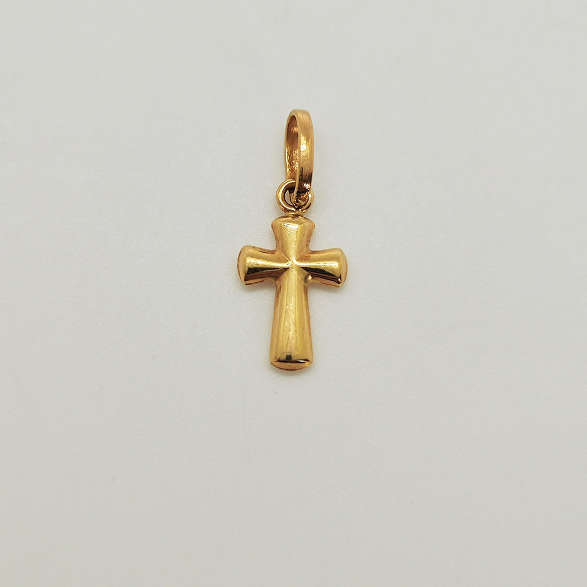 Cruz Latina Oro Amarillo 18K