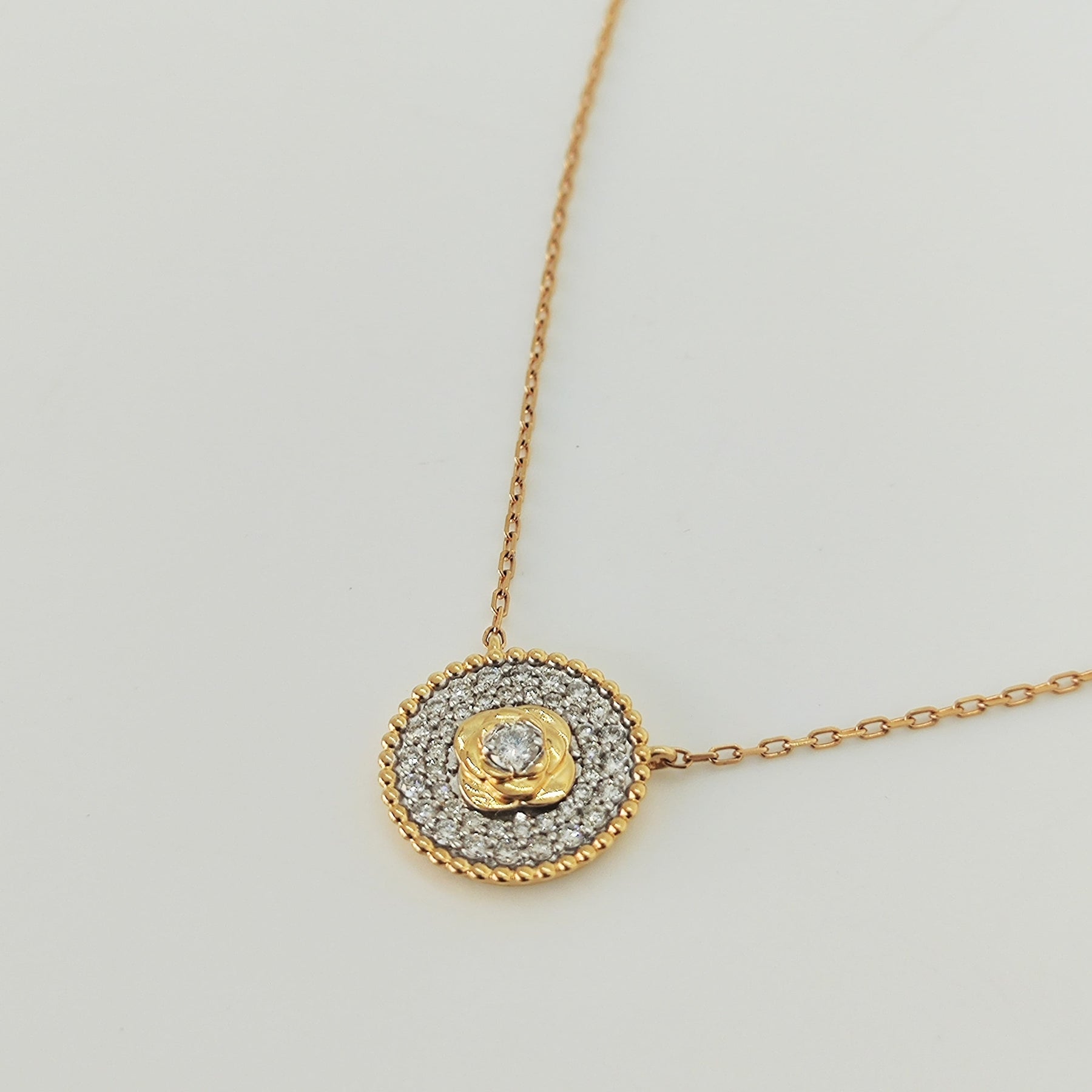 Collar Flor De Brillantes Oro Amarillo 18K